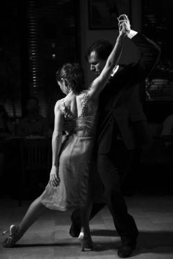 sedrate:  thevisualvamp:  Tango  Let us move,