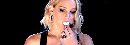 jenniferlawurence:  Jennifer Lawrence does the Chubby Bunny Challenge 