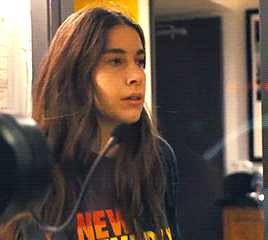 sersh:Danielle Haim + her rainbow outfit in Summer GirlThe best part