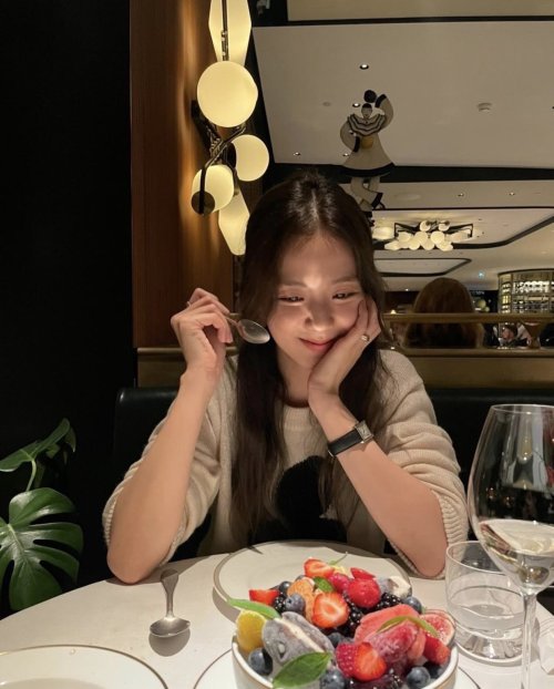 blackpinkofficial: [IG] 211001 jennierubyjane:  Oh did we miss this Date night with @ sooy