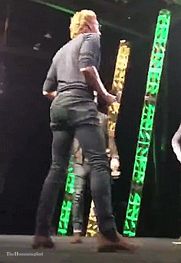 thehumming6ird:Such an  E X C E L L E N T  view…Thank you Jesus… (And that fan in the audience!)