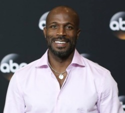 Xemsays: Xemsays:  49 Year Old Daddy, Billy Brown Star Of Abc’s, “How To Get