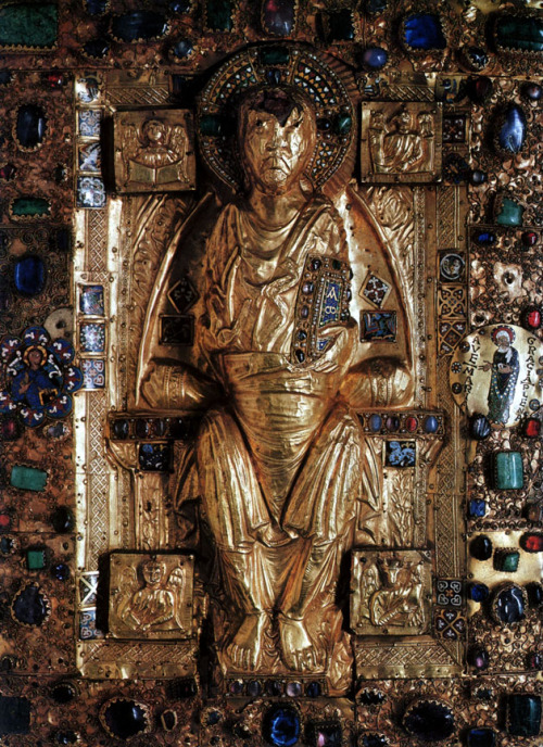 theraccolta: Uta Codex,Front Cover of Evangeliary Ottonian ca. 1020 Munich, Bayerisches