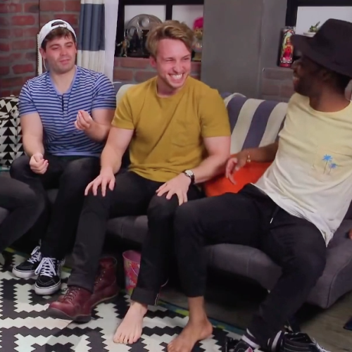 drakebois:Shayne Topp | Smosh SquadKeith gets to interlace his fingers in between Shayne’s toes, fre