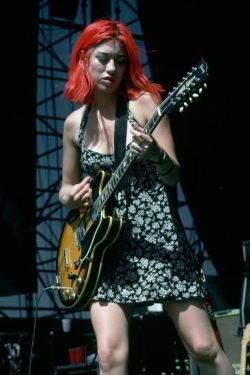 stylinglikeitsthe90s:  Miki Berenyi from