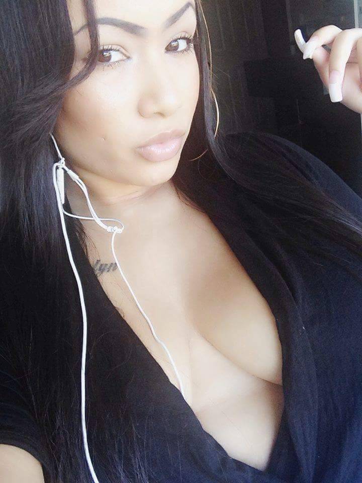 latinashunter:  malo1967:  😈 😈 😈    Sexy Girls Dayum!!!  Sexy ass Latina