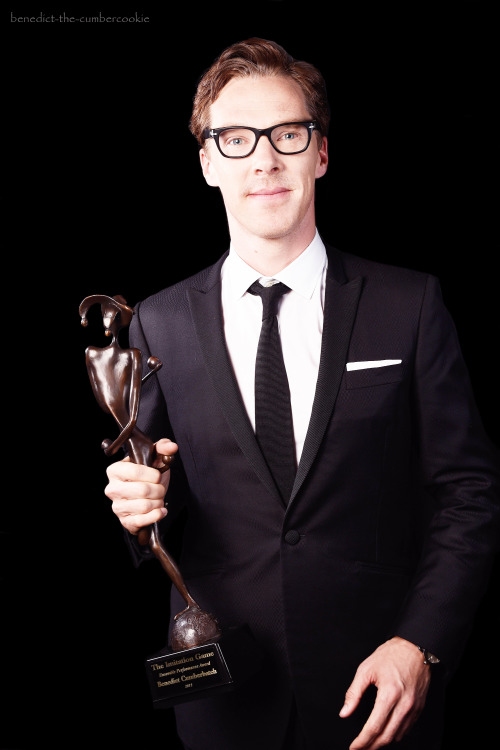 benedict-the-cumbercookie: Benedict Cumberbatch with his award at 26th Palm Springs Internation
