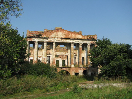 Abandoned Puschino-na-Nare manor, Moscow oblast