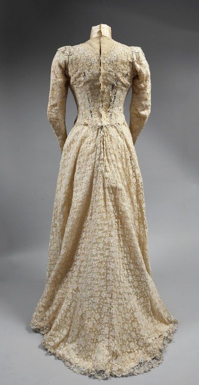 Worth dress ca. 1900-05From Coutau-Bégarie via Interencheres