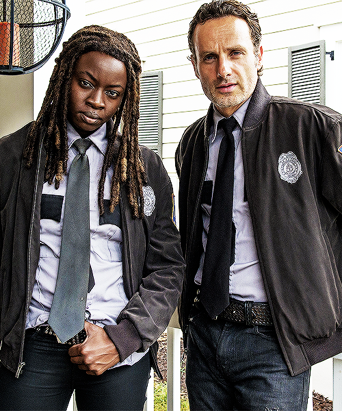 : Danai Gurira and Andrew Lincoln on set of 5x13 