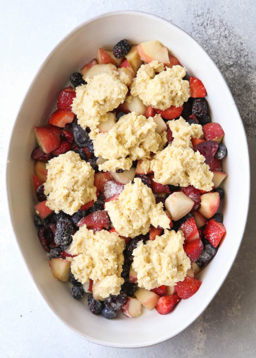 dessertdeliciousness:  Ultimate Summer Fruit Cobbler