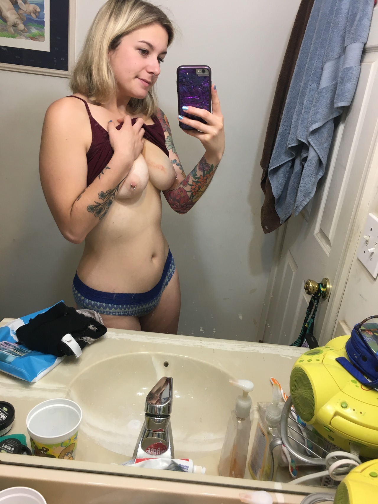 thiscouldbeyourdaughter2:  veghead-princess:  yall my tummy is cute 👌🏼  Definitely