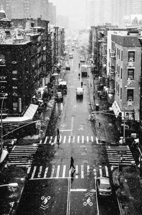 israelcastillophoto:Snowfall. Chinatown, NYC. Instagram 