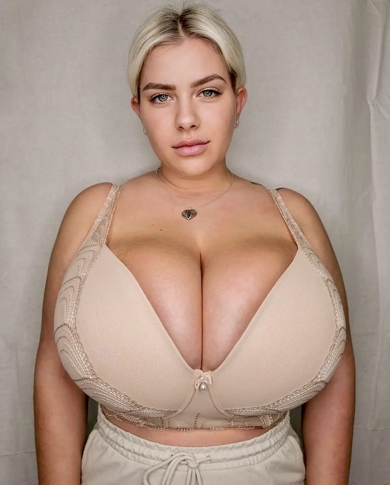 pumpmeupandmakemeplastic:tittyfuxfr:Pump me uppp 