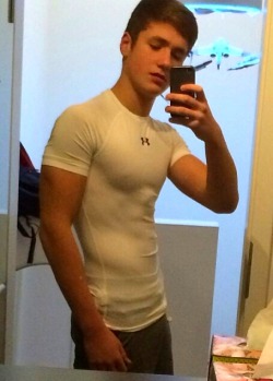 gay-teen-posts:  tight shirts oh gosh
