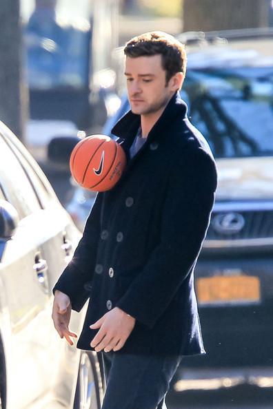 deerpong:  Justin Timberlake looks morose as his own center of gravity attracts a child’s basketball 