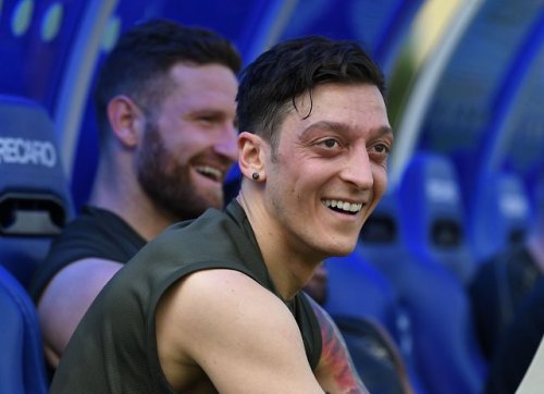 man come Mesut Özil a Dubai ☀️