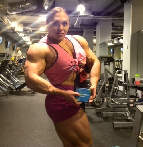 zimbo4444:  ..Natalia Trukhina..”The World’s Most Muscular Woman”..super strong & super beautiful & only 24yo..slightly over 5'5” tall 211 lbs & has over 18″ biceps.. 💪🏼😺👍🏼 ..Jr. proudly says..”my Mom can beat up