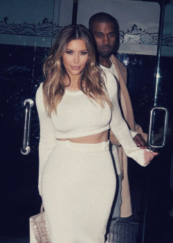 kardashian-khaos:  .