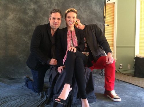 [HQ] Mark Ruffalo, Scarlett Johansson, Robert Downey Jr.behind the scenes of Avengers: Age of Ultron