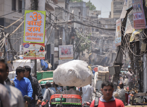 ararat-always:monkeyandpumpkin:Street Life in India Chandni Chowk, New Delhi, IndiaGoin home o