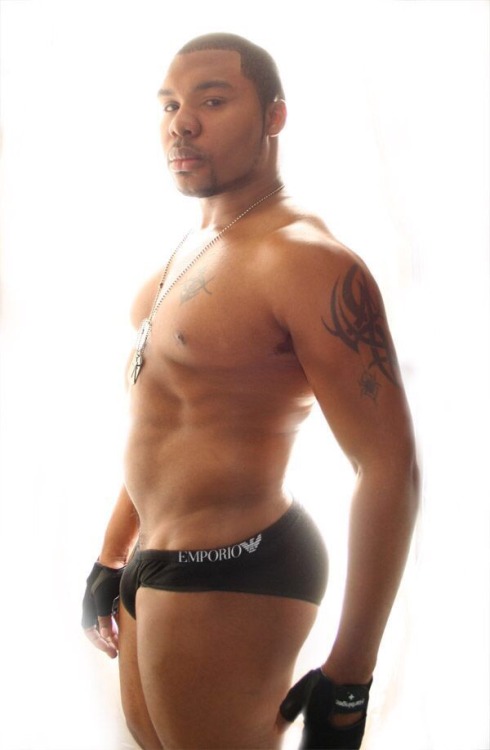 asskingz:  Booty rockin everywhere! Follow @asskingz!