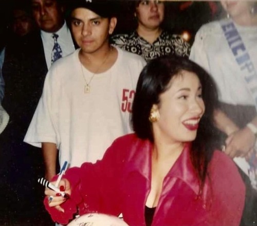 Selena signing autographs in Monterrey, Mexico. ( 1994 )