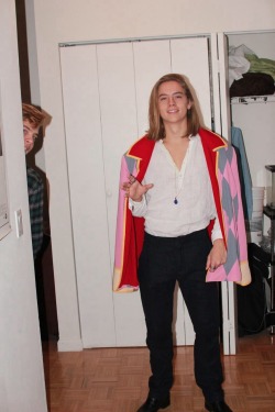 thelittlenative:  I’d just like to point out that this is Cole Sprouse dressing up as Howl Pendragon. 