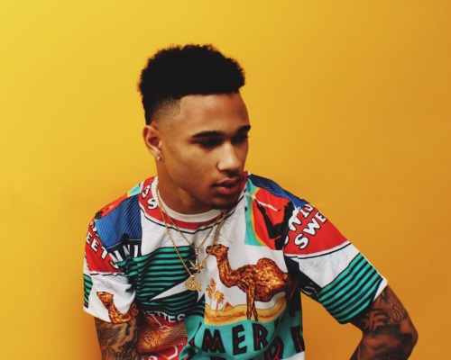 lloydtheabstrac:  mocityjaybee4 instagram: mocity_jaybee
