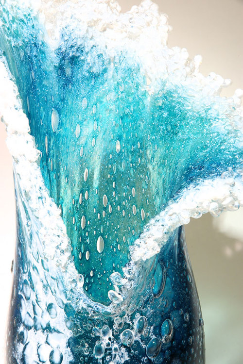 voidbat:  boredpanda:  Majestic Ocean Wave Vases By Hawaiian Artist Duo  WHATreality has been defied
