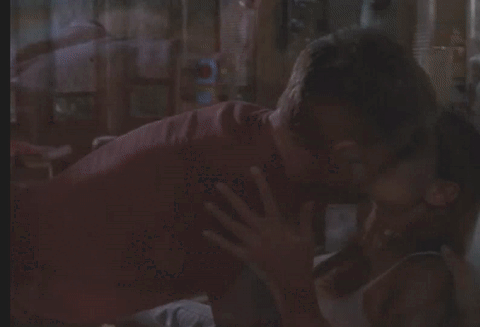 Joey and Dawson lamely kiss by a cheap snowglobe