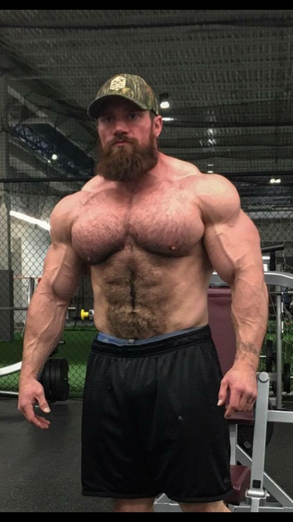 keepemgrowin:  Huge, furry and oh-so-fine…