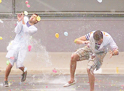 ladrats:   Slow motion water balloon fight 