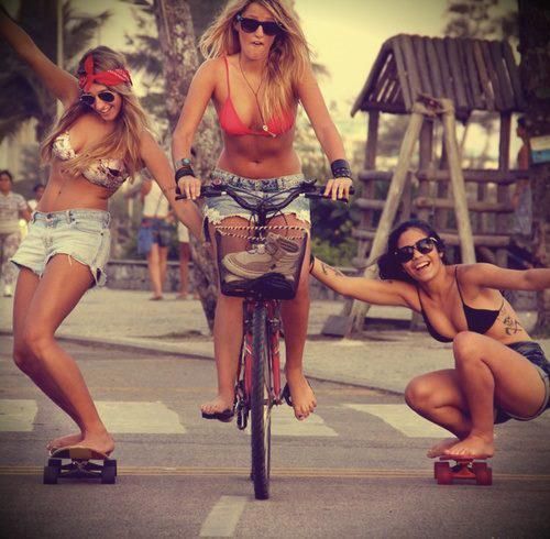 girls-on-bicycles:  Girls On Bicycle