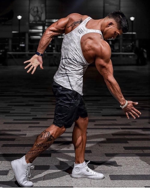 dafyddbach:  Nicolas Iong for 7700 followers  For more muscle hunkery follow @dafyddbach