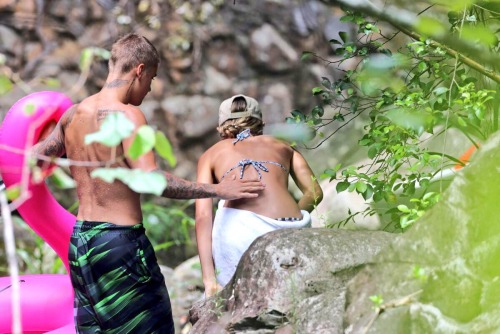 daravichet7777: fuckyoustevepena: More HQ Naked Pics of Justin Bieber in Hawaii Loy