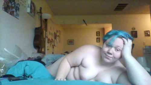 chubbymermaidnsfw: I left the blinds open today and took pictures with the natural light instead.  P