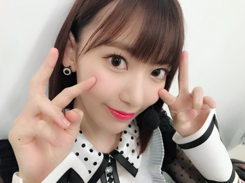 soimort: 宮脇 咲良 - Twitter - Mon 25 Jun 2018   ↑メイクしてもらった ↓自分でメイクした ↑Makeup applied by others ↓Makeup I applied by myself ツヤ感色味変わる🤔 プロの方にして頂くと全てがまとまって見える🤔