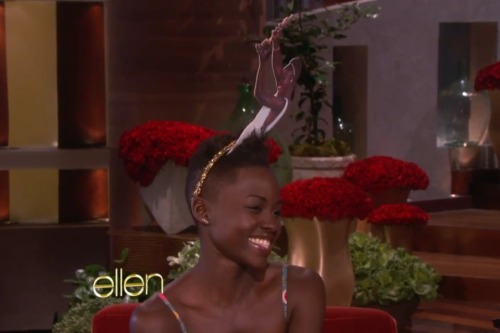 idlethumbsidleminds:  notkatniss:  Lupita Nyong’o is wearing a headband of a photo of her winning the Oscar  How can you not adore this lovely goddess? 