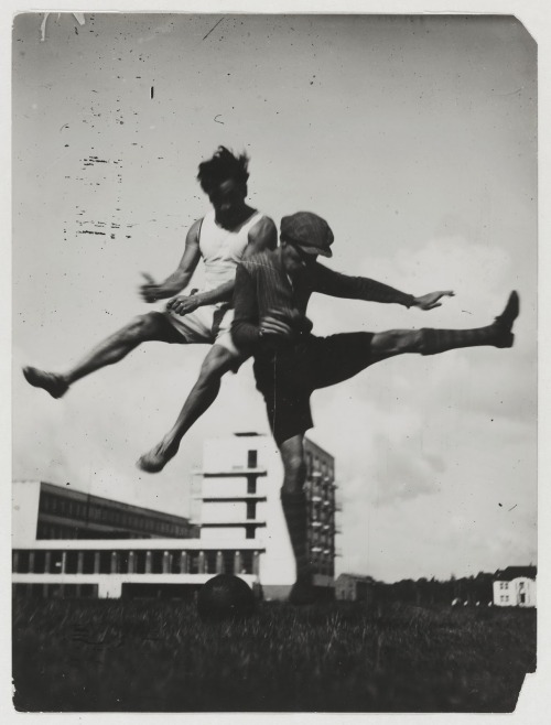 T Lux Feininger, The jump over the bauhaus, 1927. Bauhaus Archiv.