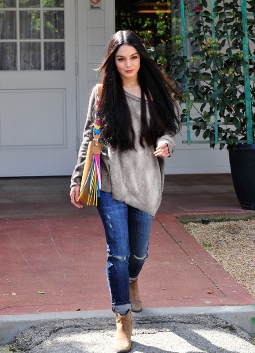 tripsdownmemorylane: Vanessa Hudgens |March 28, 2017|