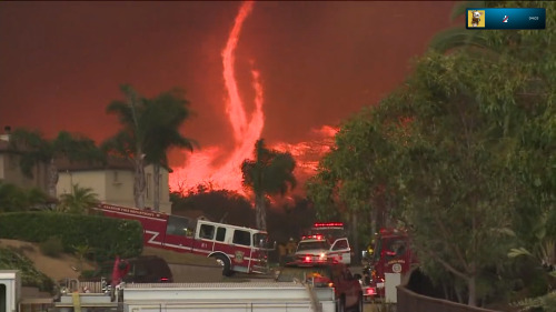 hetaliacaliforniadelsur:  San Diego Firestorm 2014 - Fire Tornadoes 