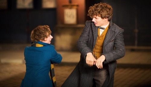 Here’s another photo of me and Eddie Redmayne both dressed as Newt Scamander doing a Hufflepuf