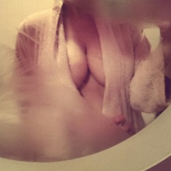 ameliamk:  bathed now bed  wow&hellip; just fucking wow..