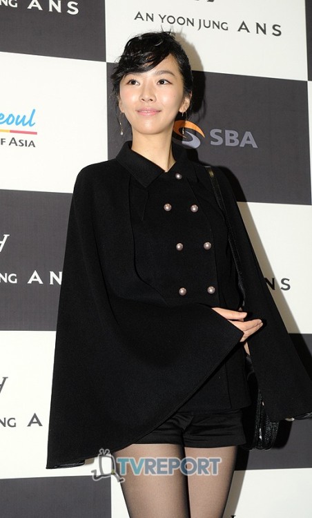 asiancelebritytights:South Korean singer/actress Bae Seul-ki