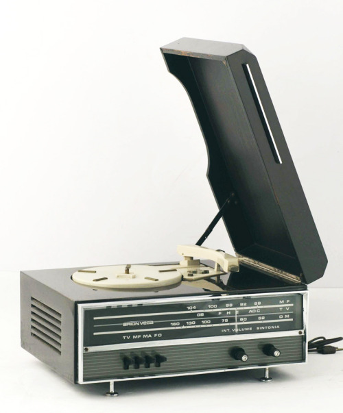 Brionvega, radio and record player RR 122, 1961-66. Brion &amp; Pajetta, Milano, Italy. museoscienza