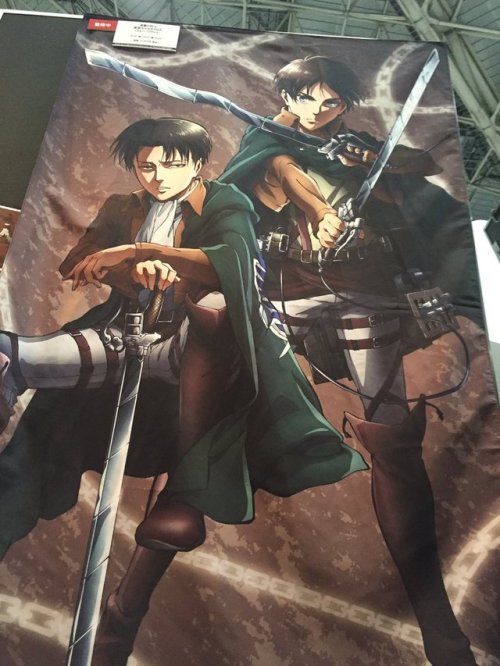 WTF is Levi sitting on? \(O_o)/@annieleonhardt: It’s LEVI-tationThe true Ackerpower