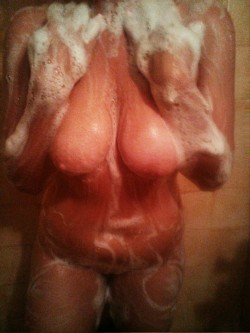dforyourd:  All soapy in the tab.. gf