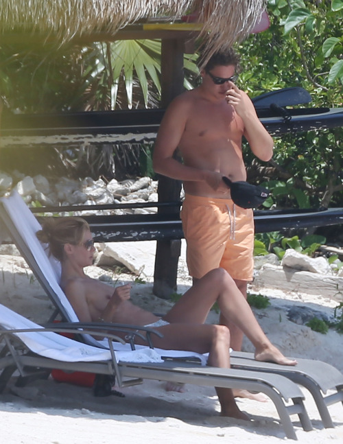 toplessbeachcelebs:  Heidi Klum (Model) topless in Mexico (April 2014) Part 1 