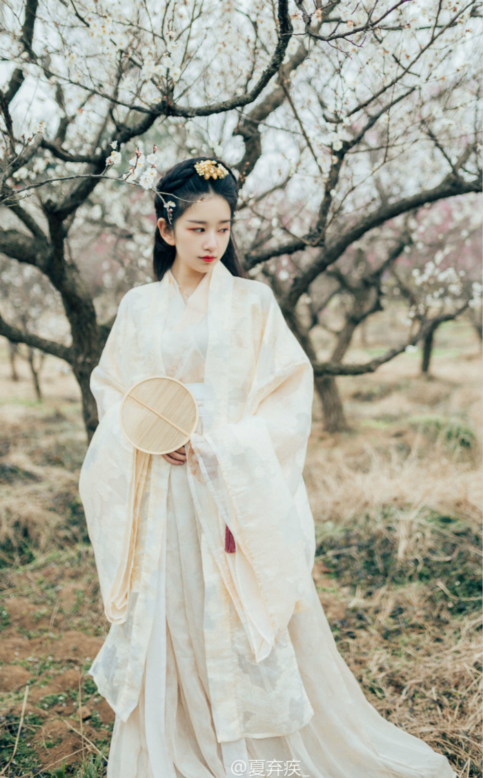 changan-moon:chinese hanfu by 彩云间汉服. photo by 夏弃疾_.